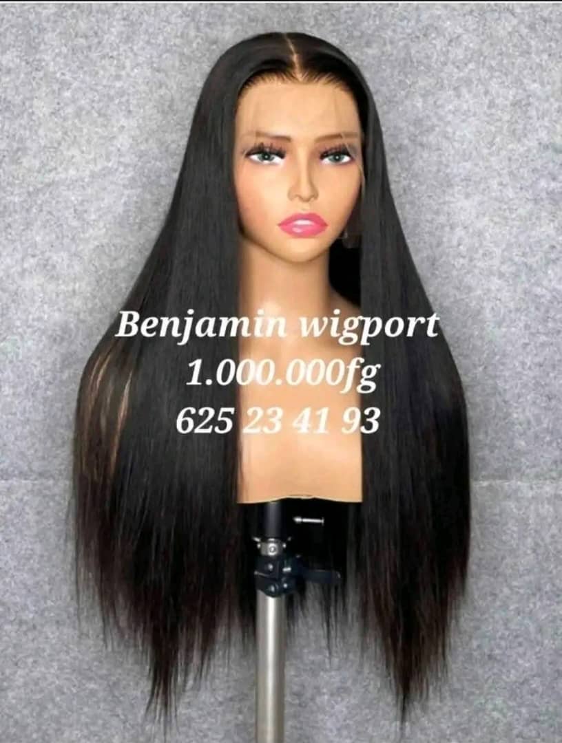Straight wig